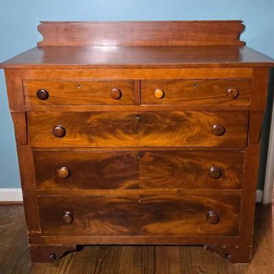 Antique Wooden Dresser with 5 drawers