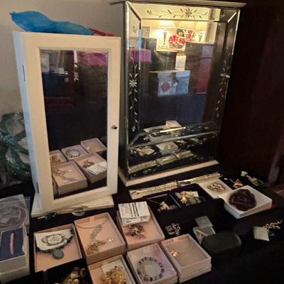 Sale Photo Thumbnail #47