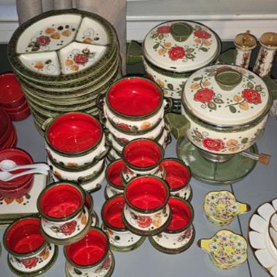 Sale Photo Thumbnail #8: Vintage dish set