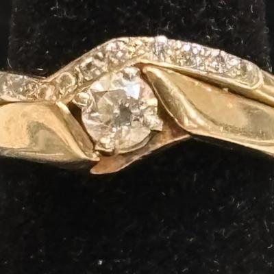 14K Gold Diamond Wedding Band Size: 5 (US)