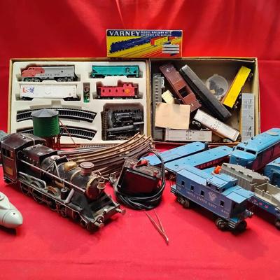 Vintage Model Train Lot - Lionel, Varney, Santa Fe & More - Mixed Scales