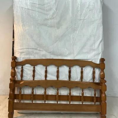 Full-size Bed W/ Colonial Style Headboard & Footboard 