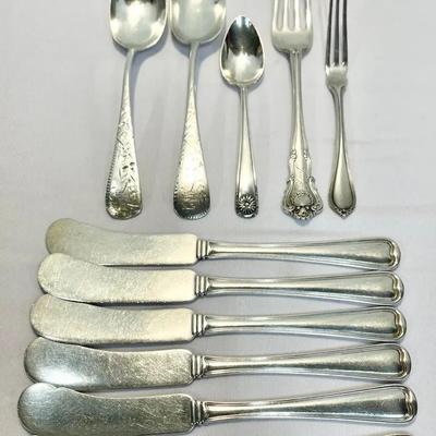 Mixed Sterling Flatware W/ Butter Spreaders, Relish Fork And Monogrammed Handles (284 g)