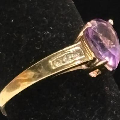 10K Gold Amethyst and Diamond Ring Size: 7 (US)