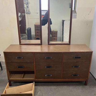 Vintage Johnson/Carper Singer Furniture Division Bedroom Dresser 