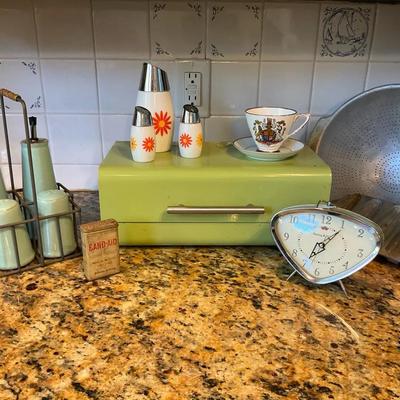 Vintage Wearever Kitchenware,  1958 Queen Elizabeth Coronation Tea Cup