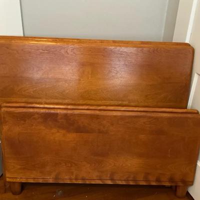 Vintage MCM Haywood Wakefield Pair Of Twin Old Colony Bed Frames  With Side Rails