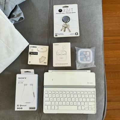 Tablet Keyboard & Headphones