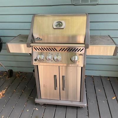 Napoleon Rogue Gas Grill Model 425