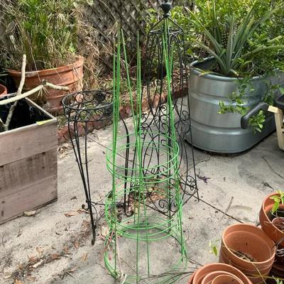 Trellis, Tomato Plant Stakes And Planter