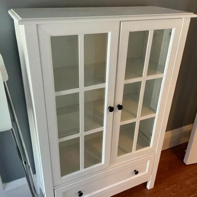 Ashley Miranda Accent Cabinet With Glass Doors