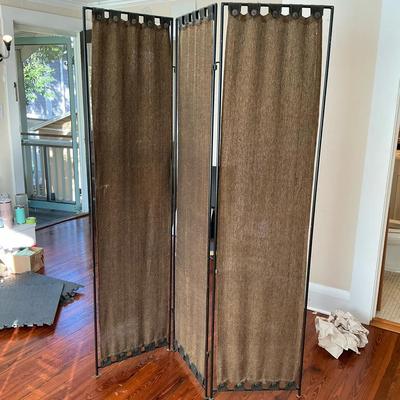 Folding Iron Burlap Screen