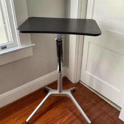 Jesper Adjustable Height Desk