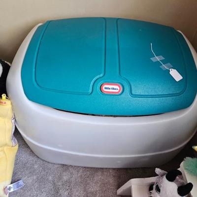 Sale Photo Thumbnail #41: Little Tikes Toy Box