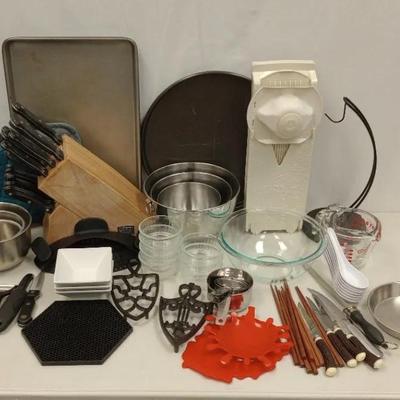 Chicago Cutlery Knife Block and other Kitchen Essentials