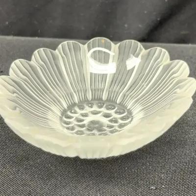 Lalique Crystal “Paquerette” Daisy Dish Bowl