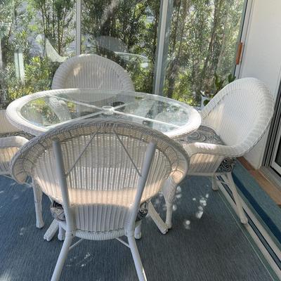 48 Inch White Wicker Table With Four Chairs