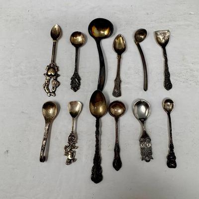 Assorted Vintage Miniature Silverplate Souvenir & Decorative Spoons 