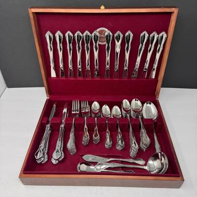 OneidaCraft Deluxe Stainless Flatware Set