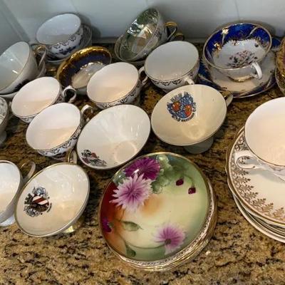 Large Mixed Lot of Vintage Porcelain Teacups, Saucers & Plates Including Edelstein Bavaria, Colcloug