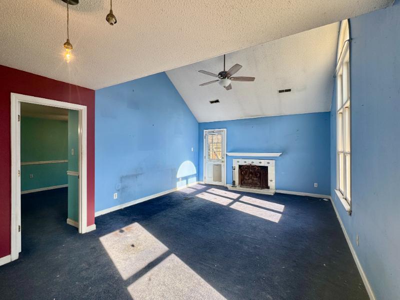 Sale Photo Thumbnail #14