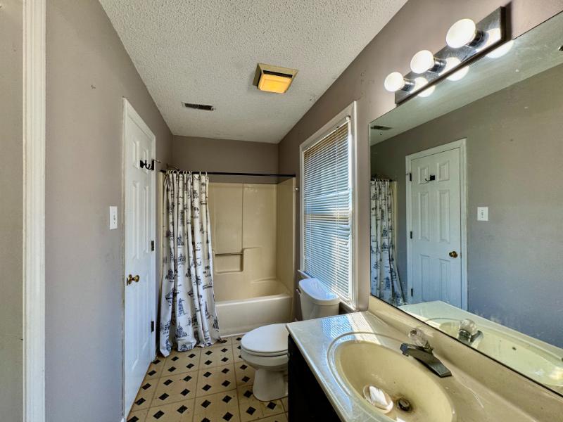 Sale Photo Thumbnail #29