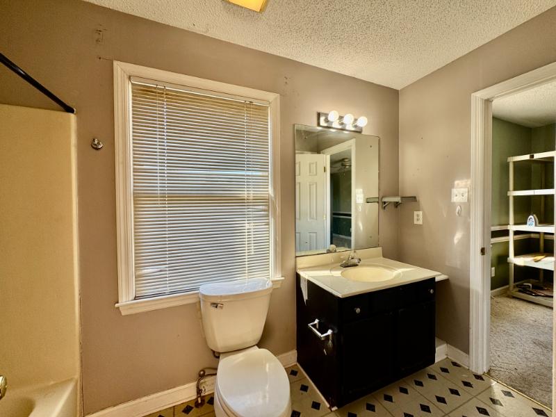 Sale Photo Thumbnail #28