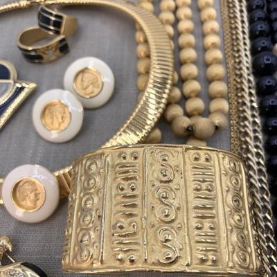 Sale Photo Thumbnail #50