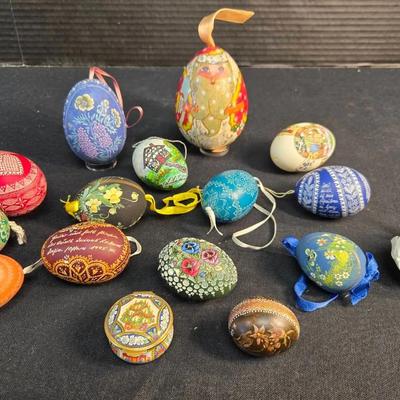 Hand Painted Eggs & Staffordshire Christmas Trinket Box