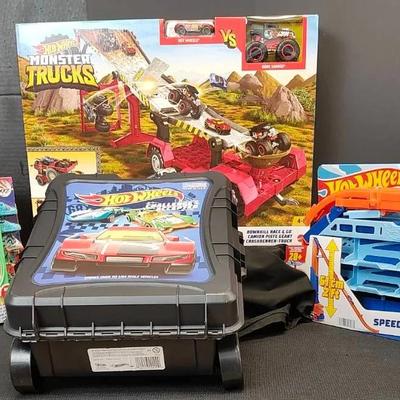Hot Wheels "Skate", Car Carrier, Carrying Case & Race Track
