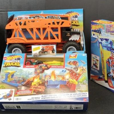 Hot Wheels Car Wash, Blast Station Monster Truck And 100 Car Carrying Case