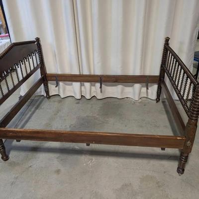 Full Size Jenny Lind Spool Bed
