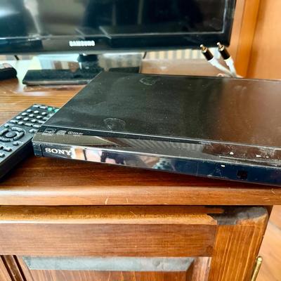 Sony DVP-SR210P progressive scan DVD player W Remote 