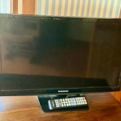 24” Samsung TV With Remote 