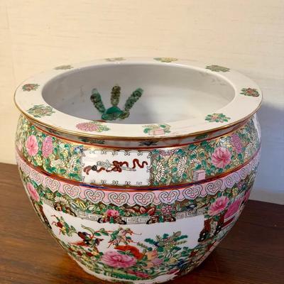 Chinese Famille Rose porcelain Planter
