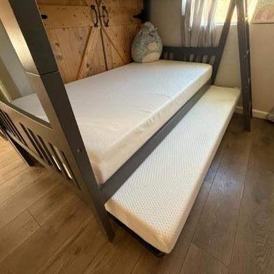 Sale Photo Thumbnail #77