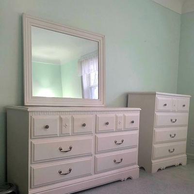 Sale Photo Thumbnail #8: Early 1960s 5-piece bedroom set