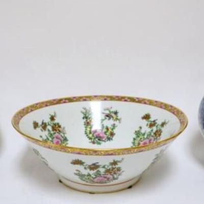 Sale Photo Thumbnail #5: 1005	PAIR OF ASIAN BLUE & WHITE PORCELAIN DOUBLE HANDLED VASES AND ROSE MEDALLION BOWL, VASES APPROXIMATELY 10 IN H
