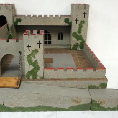Sale Photo Thumbnail #187: 1188	VINTAGE 1960S BRITAINS WOOD CASTLE, MIDEVIL CASTLE, APPROXIMATELY 17 IN X 14 IN X 12 IN H
