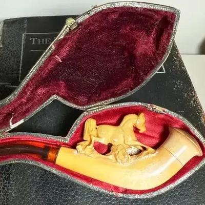 Hand carved meerschaum pipe featuring a horse motif