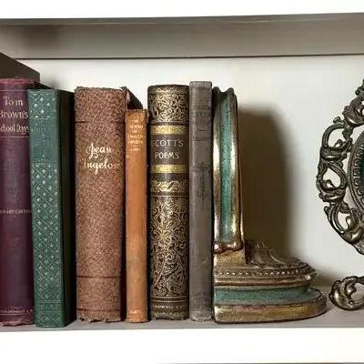 Vintage books bookends & mantle clock