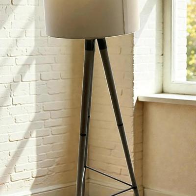 Tripod floor lamp