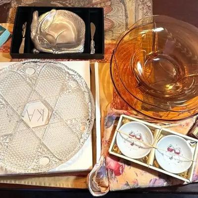 Mixed lot serving items