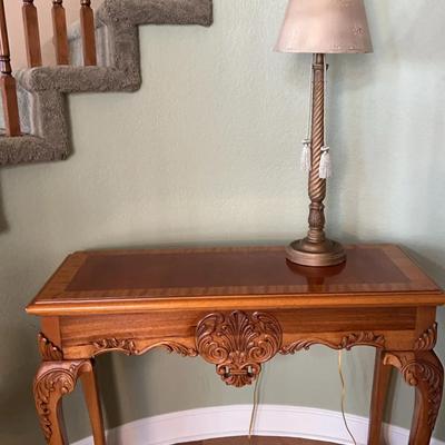 Entry Table with Decorative Lamp