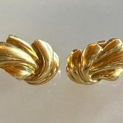 Vintage Pair Of 18K Yellow Gold Post Earrings - Total Weight 9.54 Grans
