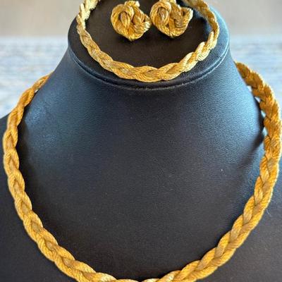 
Vintage Gold Tone Braided 16 Inch Necklace 7 Inch Bracelet And Clip On Earrings