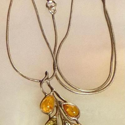 Sterling Silver 18 Inch Snake Chain Necklace With Amber Leaf Pendant - 5.92 Grams