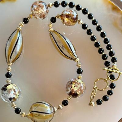 Gorgeous Murano Hand Blown Glass Bead 18 Inch Necklace