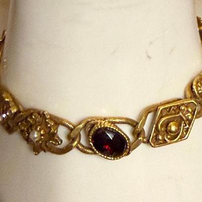 
Vintage Goldette N.Y. Charm 7 Inch Bracelet Assorted Faceted Glass & Faux Pearl