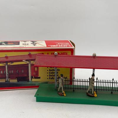 Lionel O Gauge model train station platform accessory